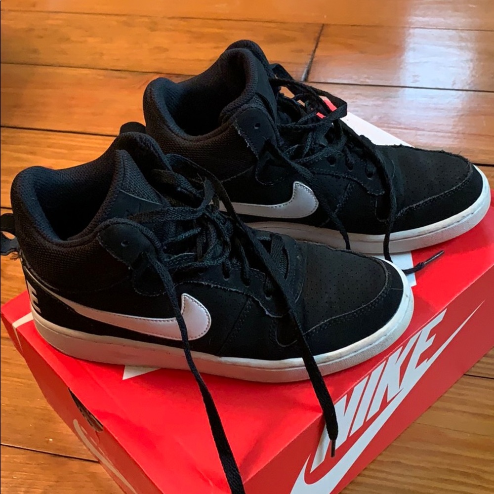 Nike court mid